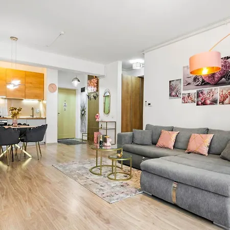 Moonlight Flower アパート ママイア