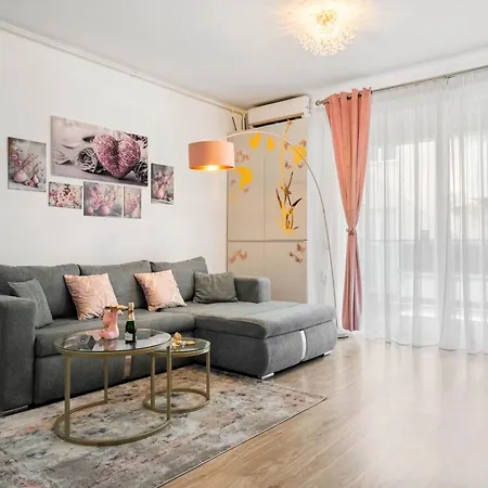 Moonlight Flower アパート ママイア